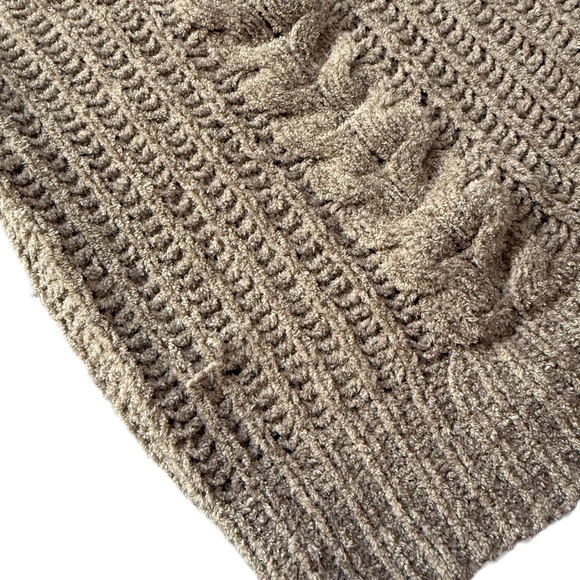 EXPRESS TAUPE CHUNKY KNIT LONG SLEEVE OVERSIZED SWEATER SIZE XS - Picture 4 of 8